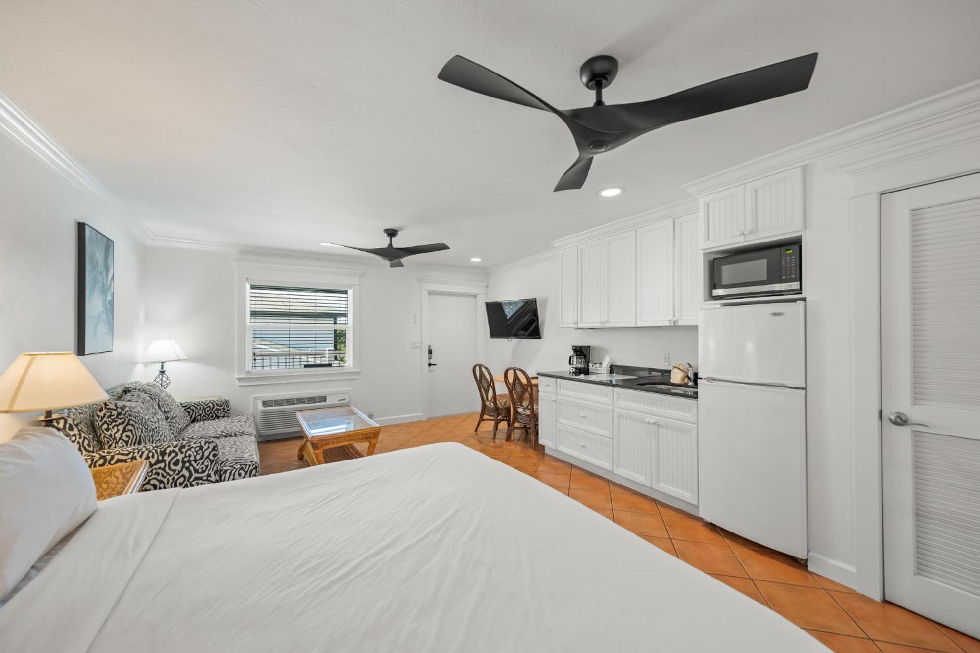 Tropic Isle At Anna Maria Island Inn เบรเดนทันบีช ภายนอก รูปภาพ