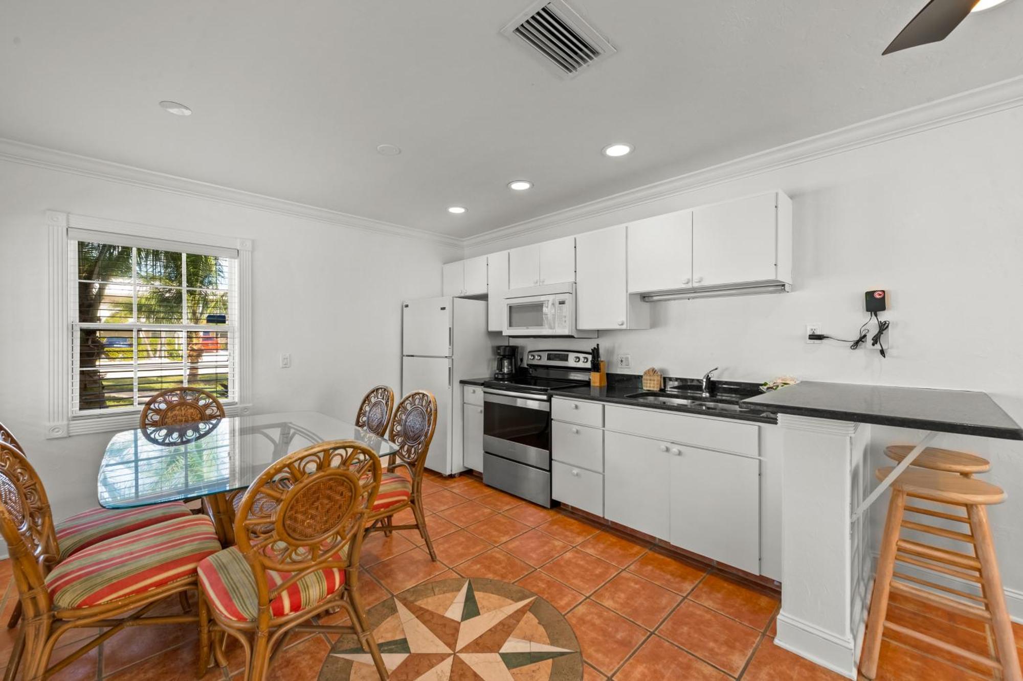 Tropic Isle At Anna Maria Island Inn เบรเดนทันบีช ภายนอก รูปภาพ