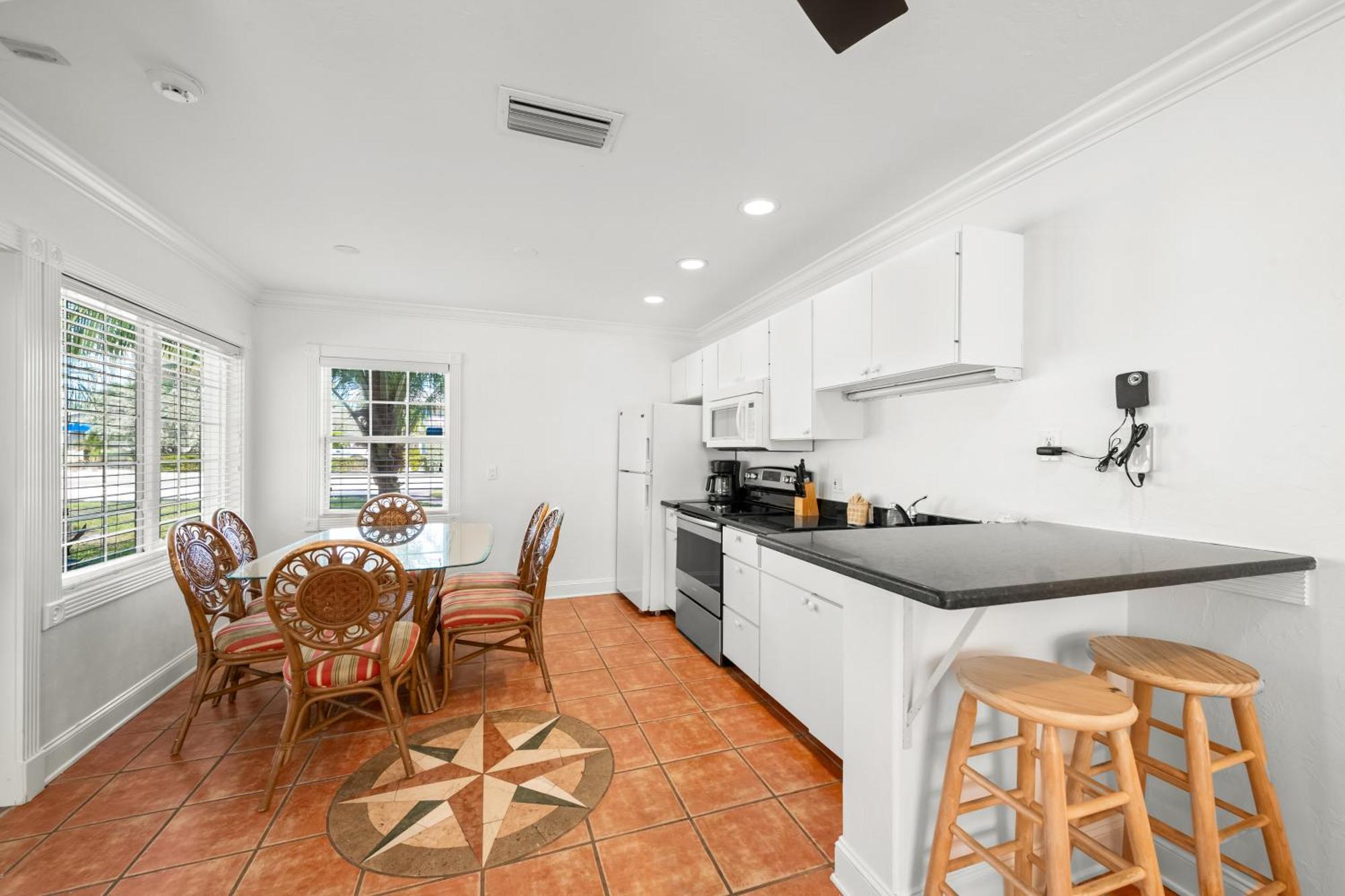 Tropic Isle At Anna Maria Island Inn เบรเดนทันบีช ภายนอก รูปภาพ