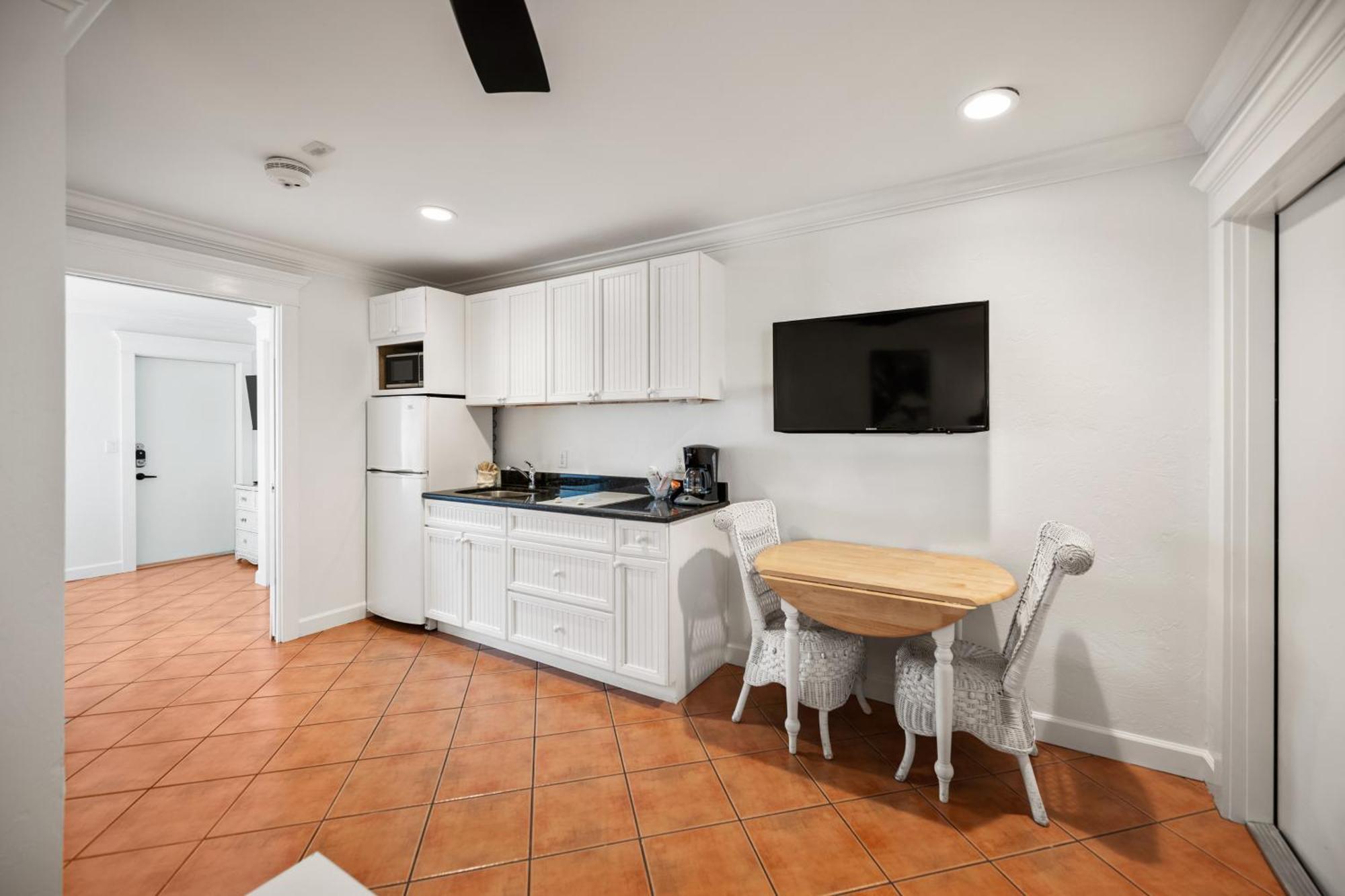 Tropic Isle At Anna Maria Island Inn เบรเดนทันบีช ภายนอก รูปภาพ