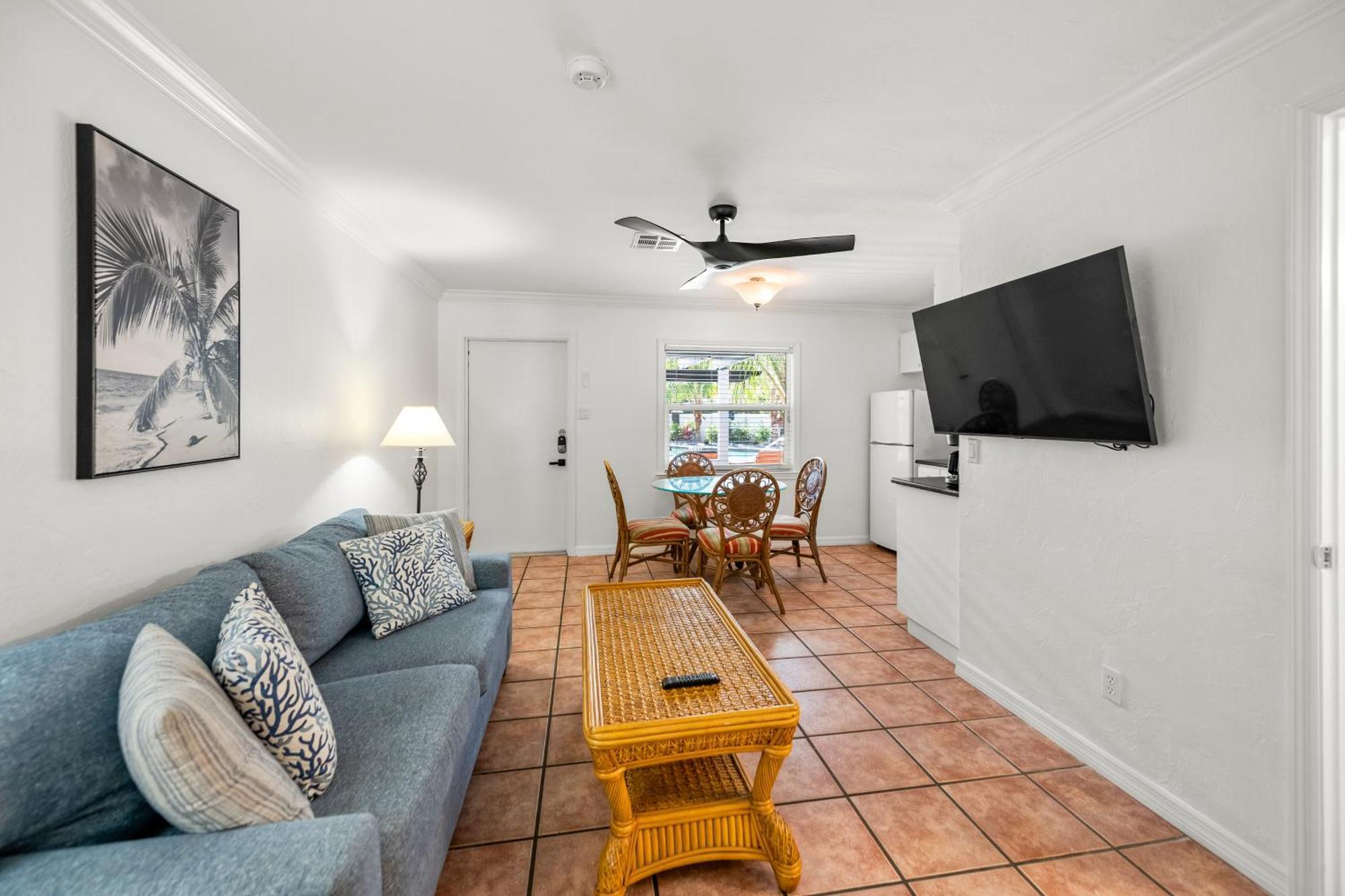Tropic Isle At Anna Maria Island Inn เบรเดนทันบีช ภายนอก รูปภาพ