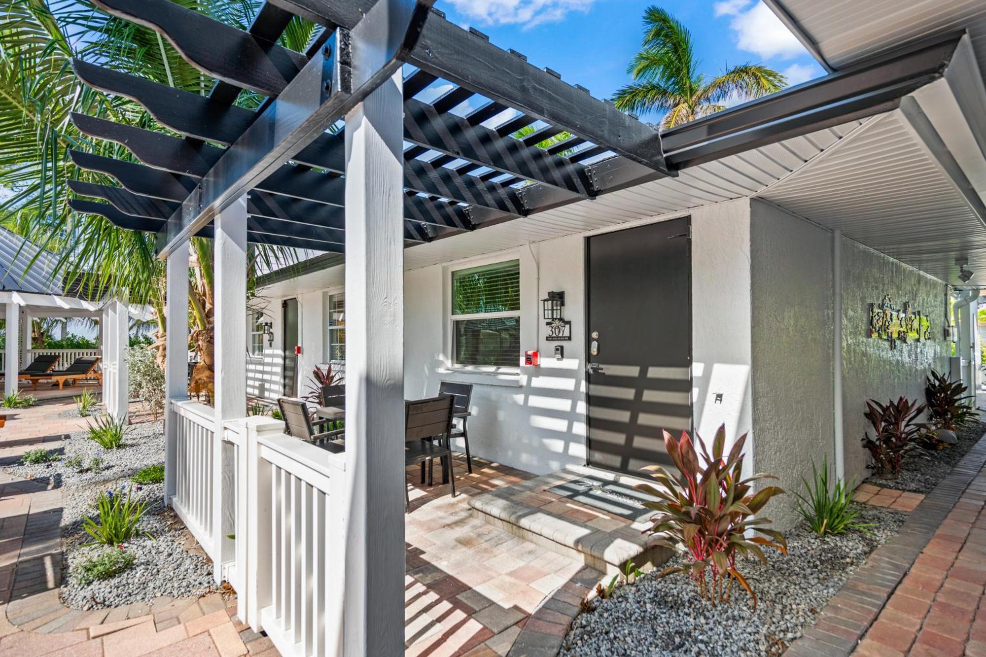 Tropic Isle At Anna Maria Island Inn เบรเดนทันบีช ภายนอก รูปภาพ