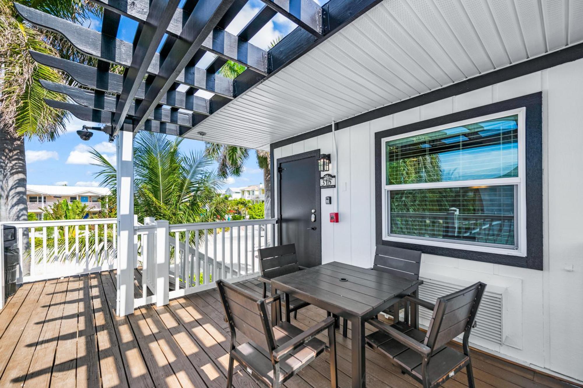 Tropic Isle At Anna Maria Island Inn เบรเดนทันบีช ภายนอก รูปภาพ